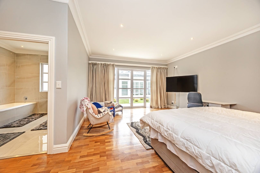 7 Bedroom Property for Sale in Flamingo Vlei Western Cape